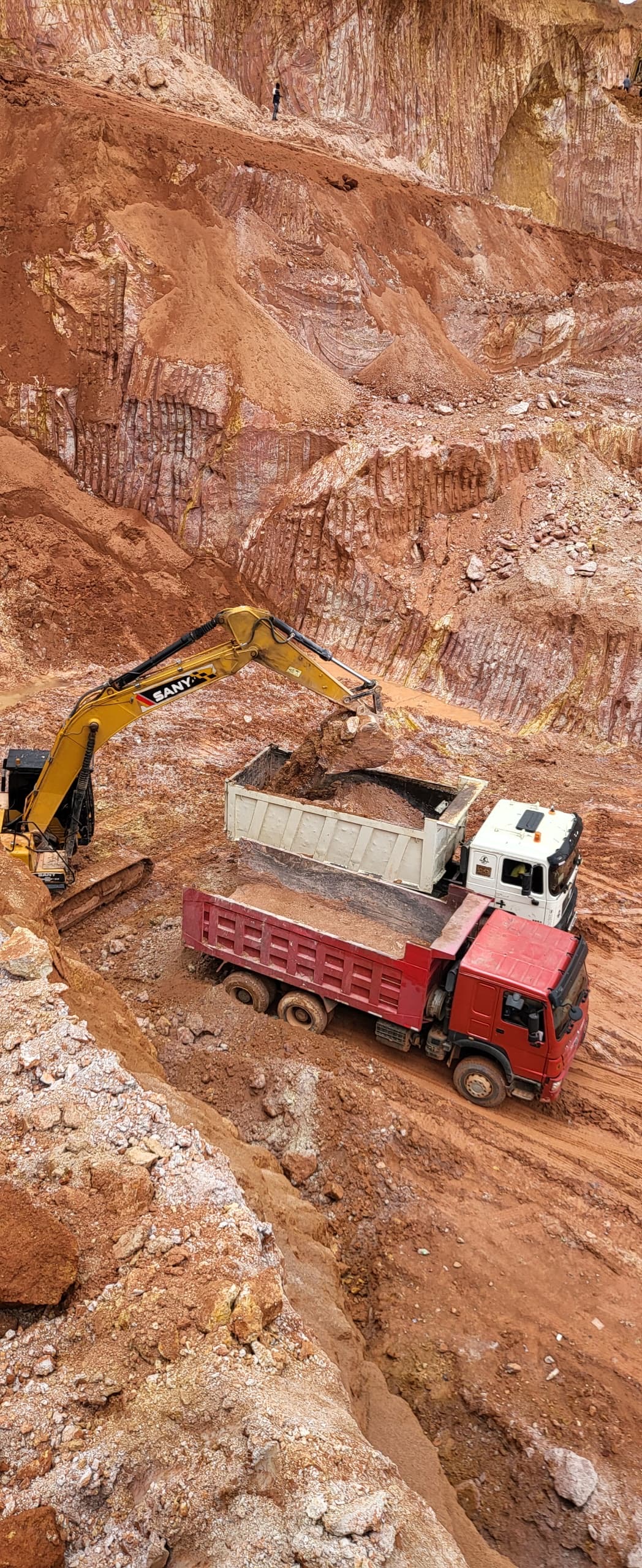Hydraulic Excavators — photo 1